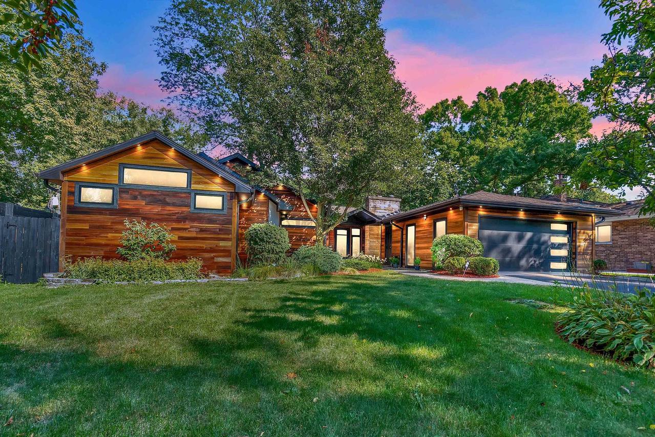 623 Echo Ln., Glenview, IL 60025