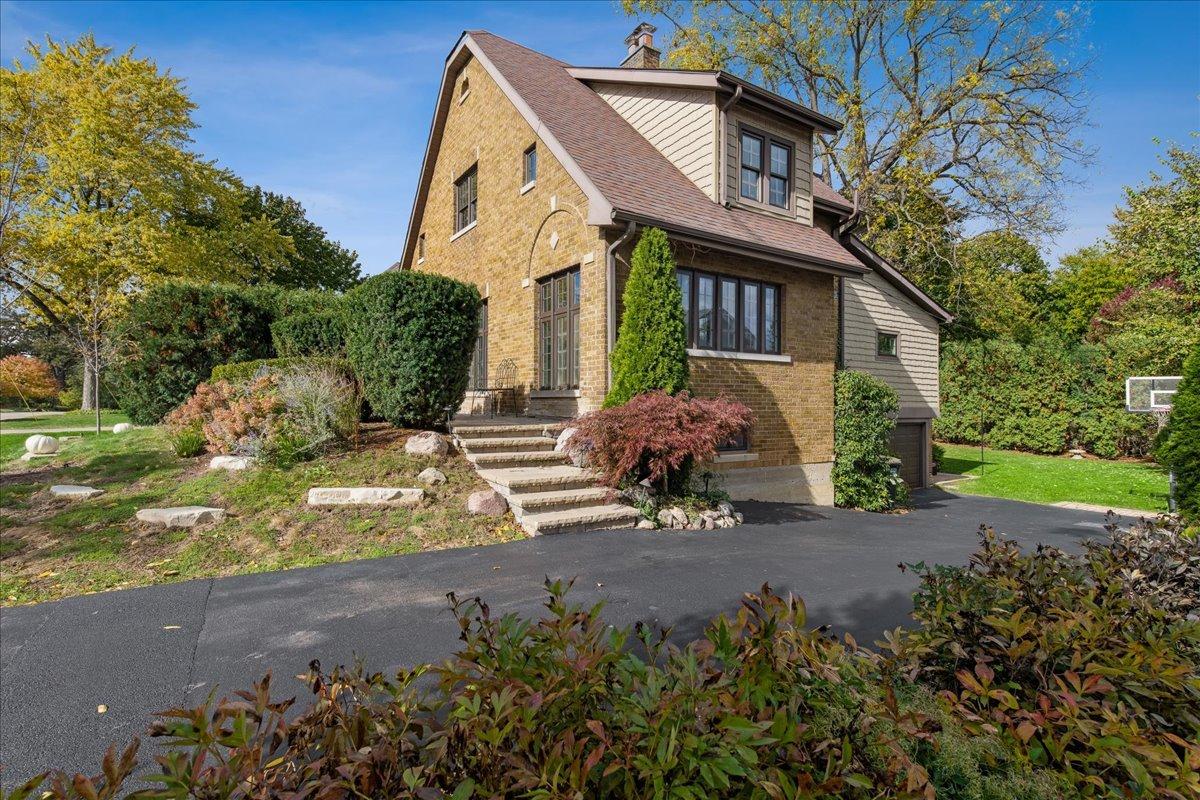 420 W Cook Ave., Libertyville, IL 60048