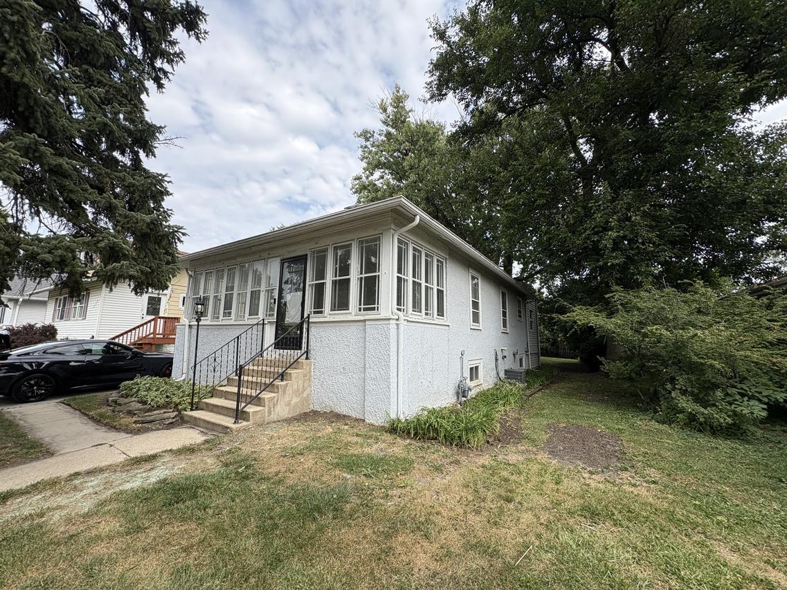 237 S Villa Ave., Elmhurst, IL 60126