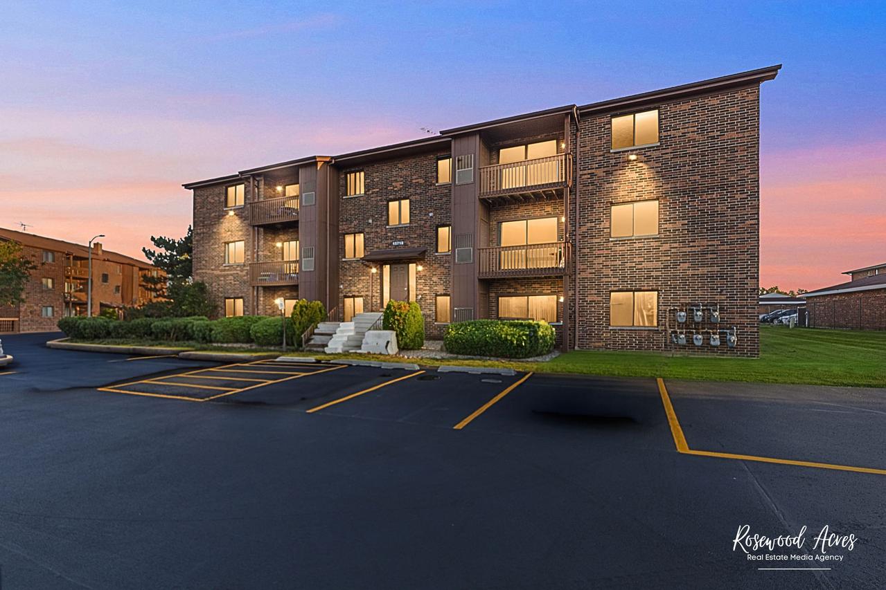 15718 Peggy Ln. #2, Oak Forest, IL 60452