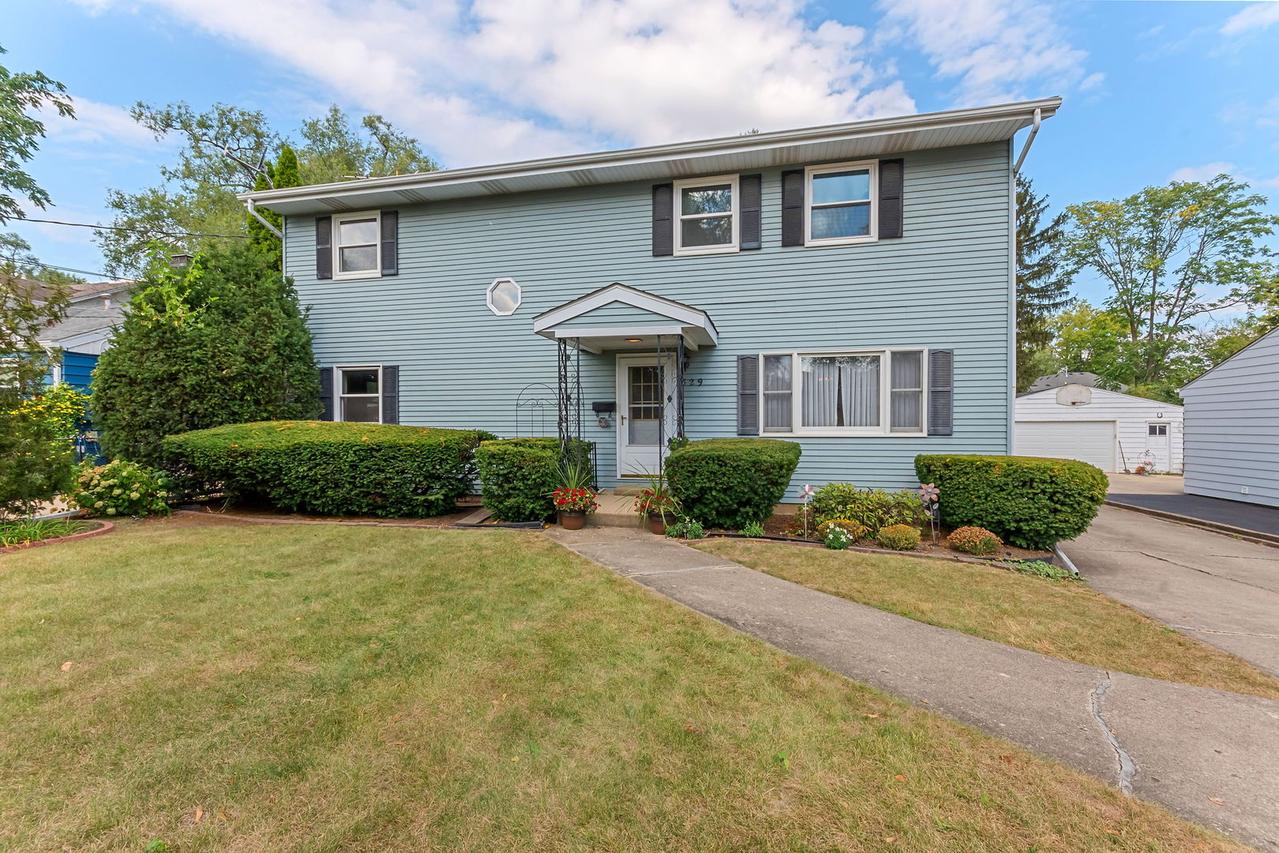 829 E Evergreen St., Wheaton, IL 60187