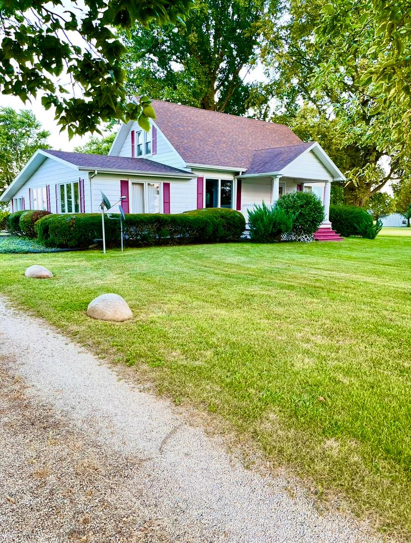 1231 North County Road 1050, Tuscola, IL 61953