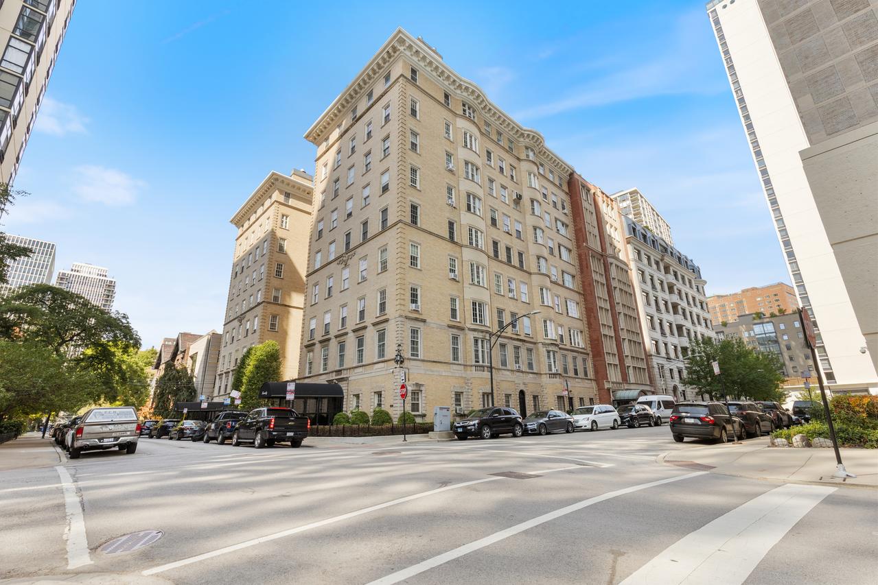 70 E Scott St. #205, Chicago, IL 60610