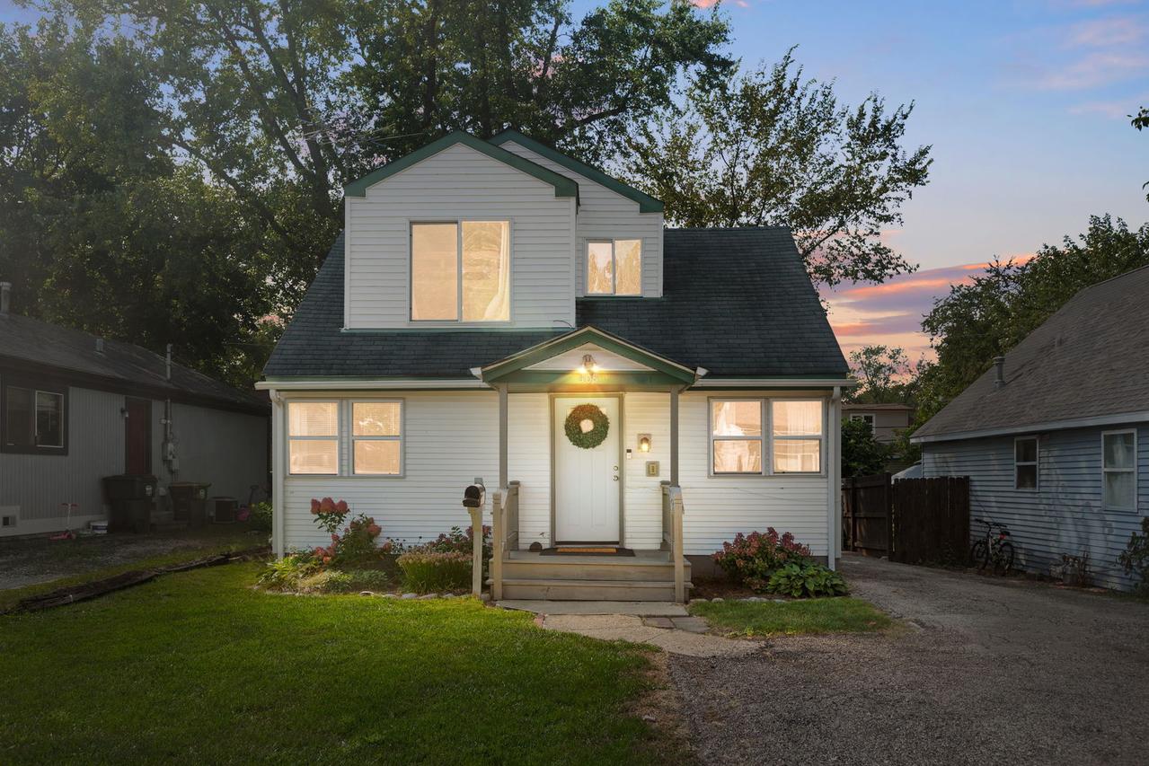 408 Bellevue Dr., Round Lake Park, IL 60073