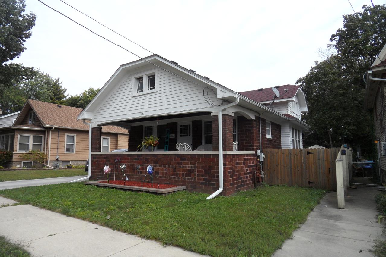 636 Bangs St., Aurora, IL 60505