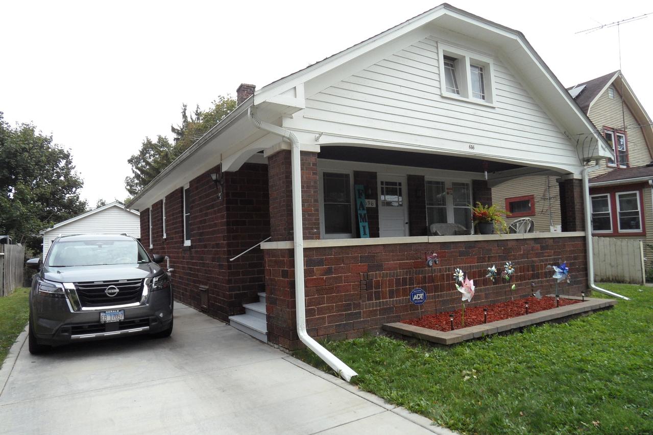 636 Bangs St., Aurora, IL 60505