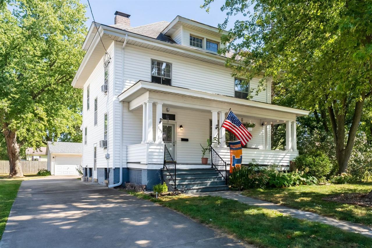 355 N Cherry St., El Paso, IL 61738