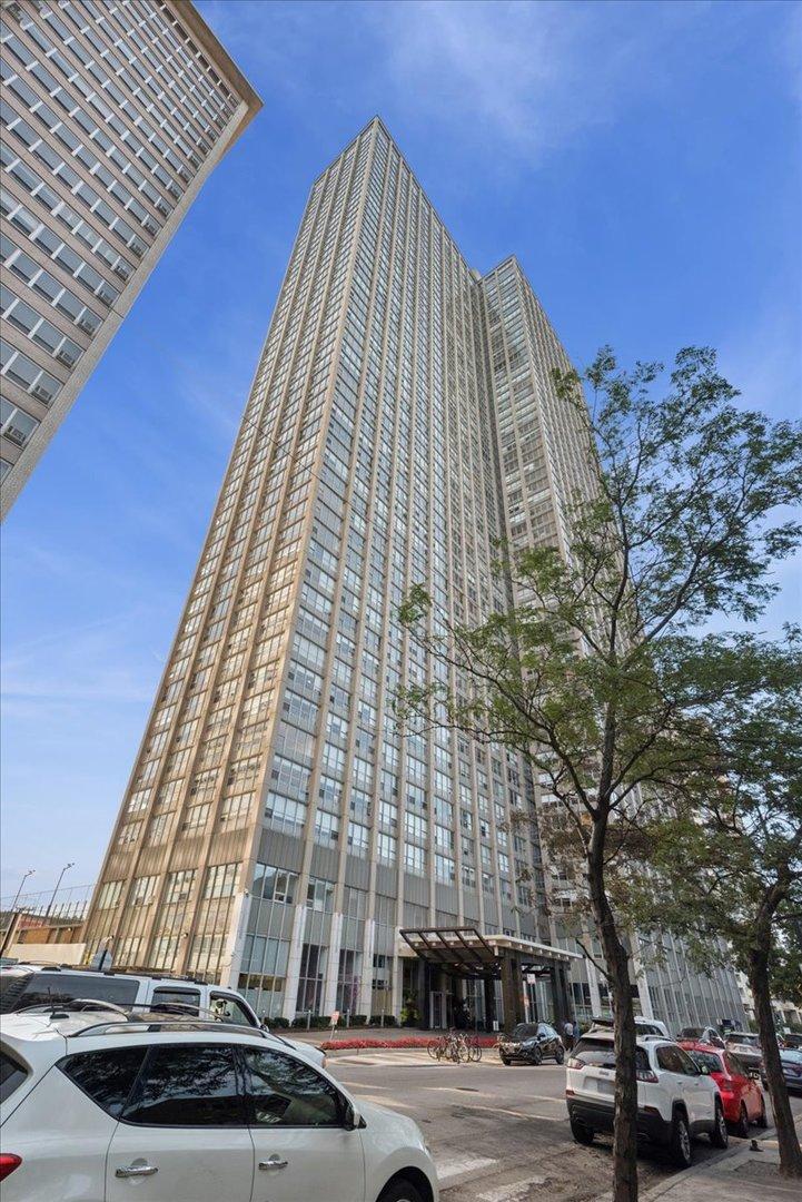 655 W Irving Park Rd. #4216, Chicago, IL 60613