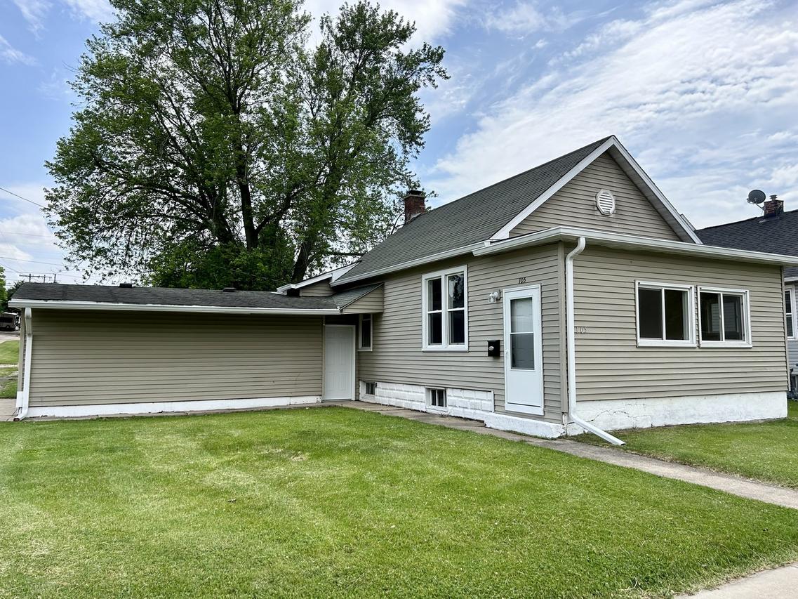 105 W 2nd St., Spring Valley, IL 61362