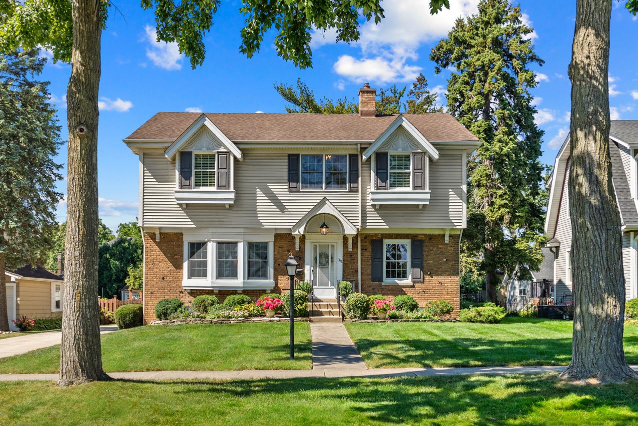 562 S Poplar Ave., Elmhurst, IL 60126