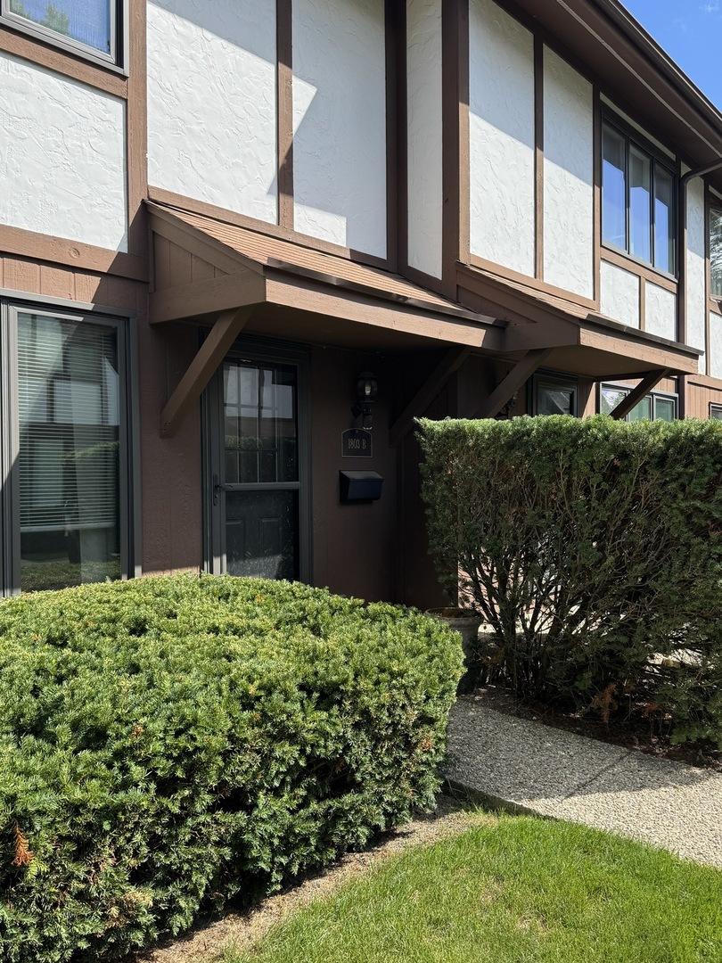 1803 Henley St. #B, Glenview, IL 60025