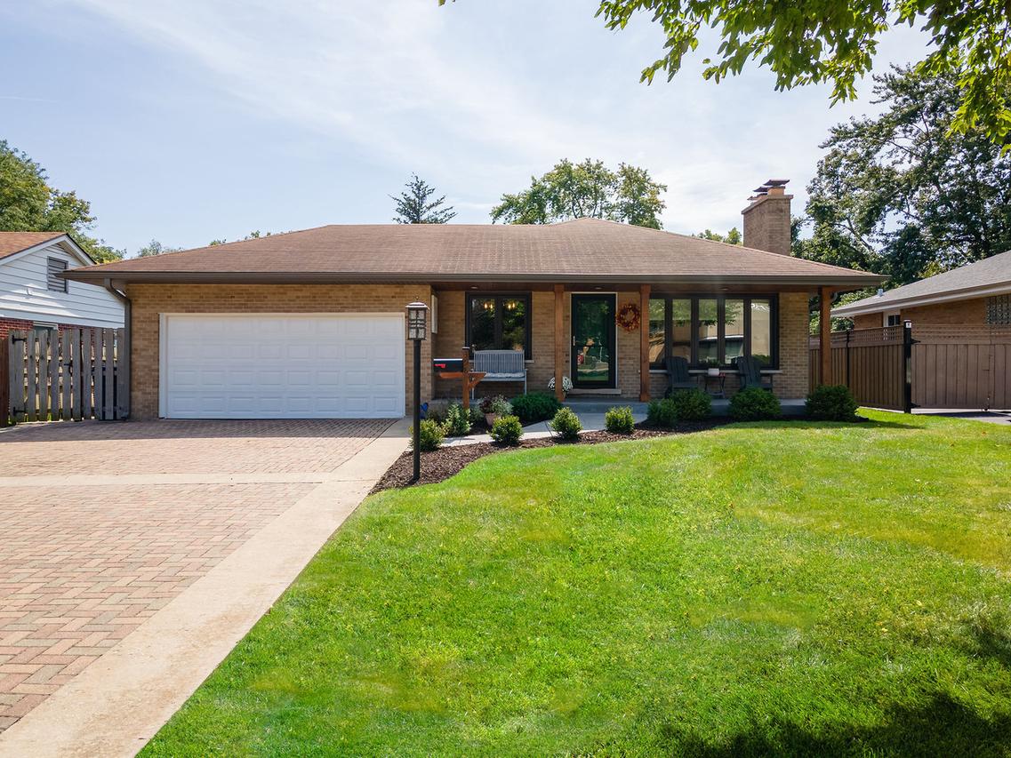 358 E Saint Charles Rd., Elmhurst, IL 60126