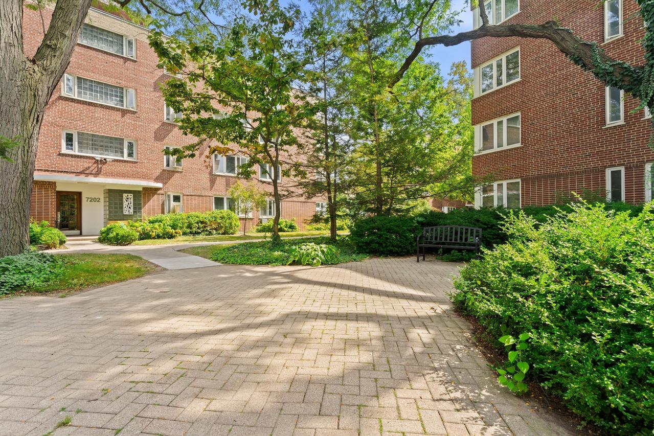 7202 Oak Ave. #4NE, River Forest, IL 60305