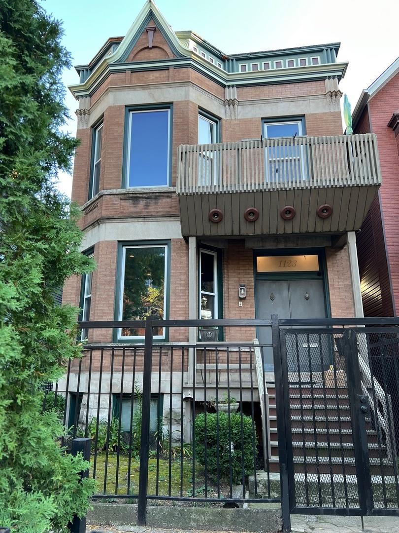 1123 W Addison St., Chicago, IL 60613