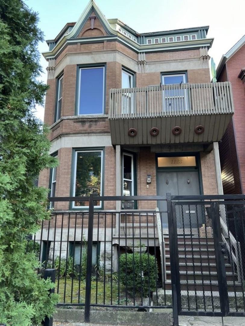 1123 W Addison St., Chicago, IL 60613