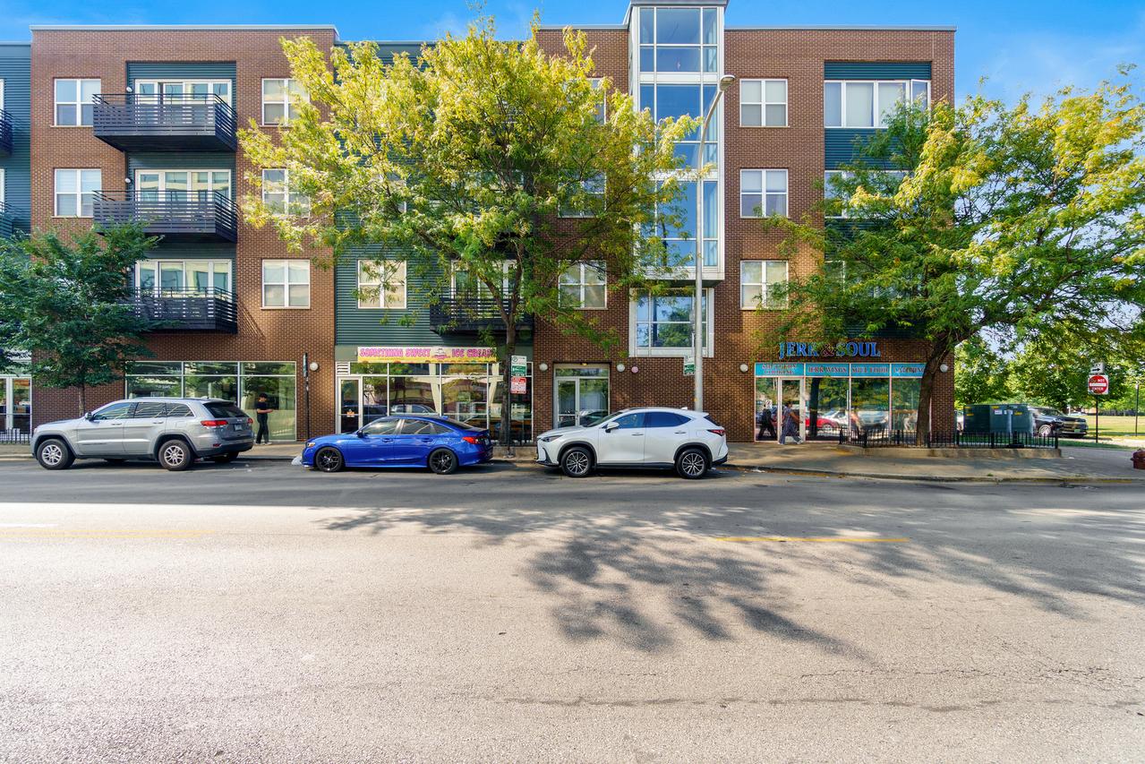 17 W 35th St. #406, Chicago, IL 60616