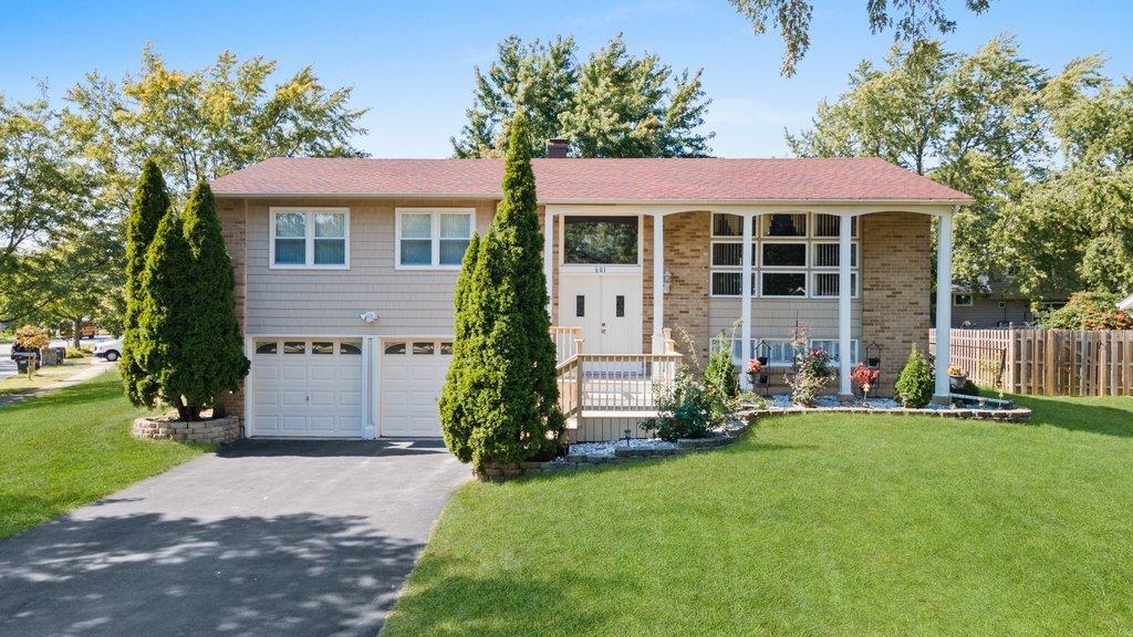 601 Derbyshire Ln., Bolingbrook, IL 60440