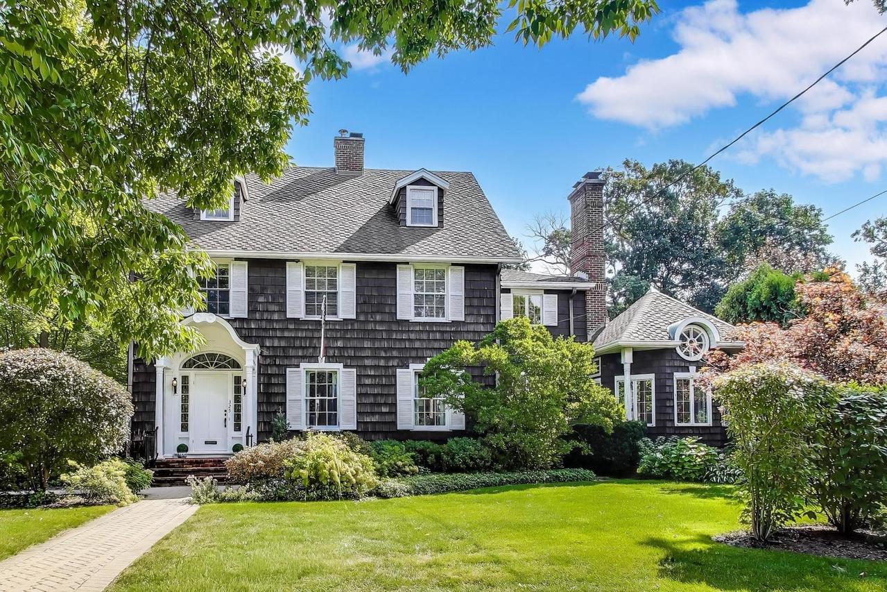 325 Ridge Ave., Winnetka, IL 60093