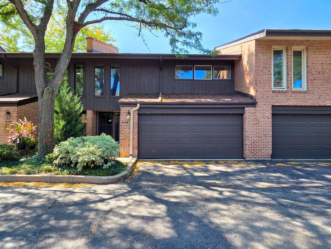 1833 Wildberry Dr. #E, Glenview, IL 60025