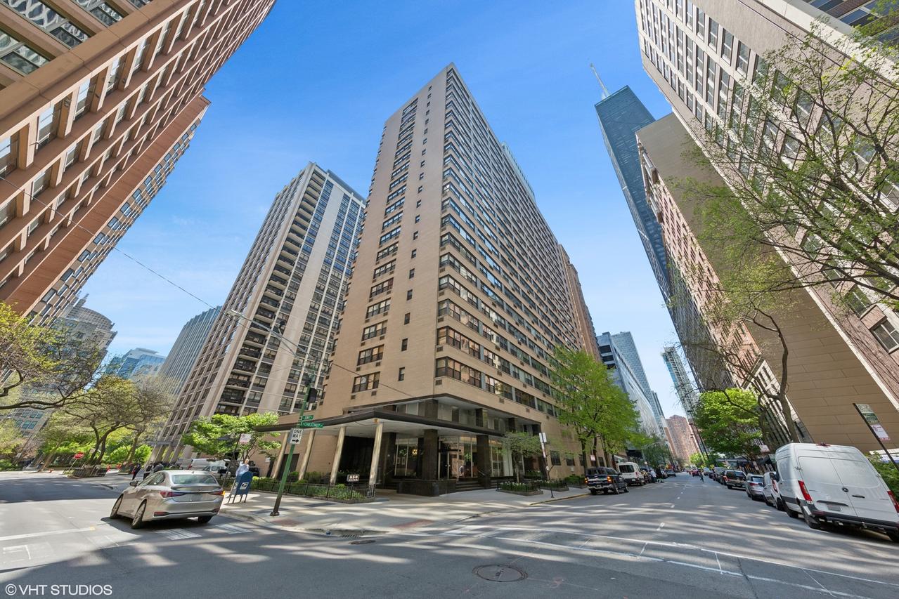 850 N Dewitt Pl. #18G, Chicago, IL 60611