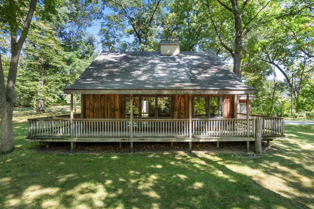 787 Barbara Dr., Lake Holiday, IL 60548