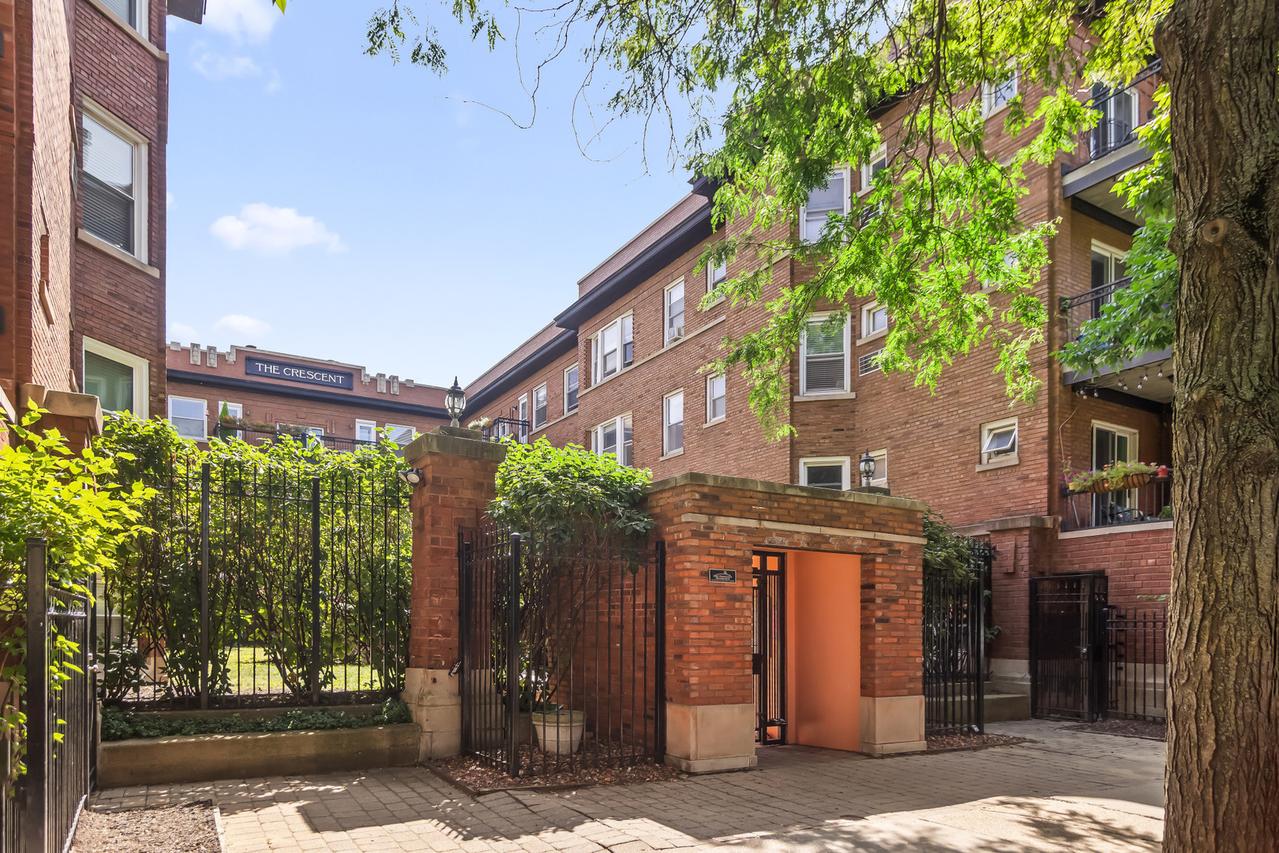 843 W Belle Plaine Ave. #1S, Chicago, IL 60613