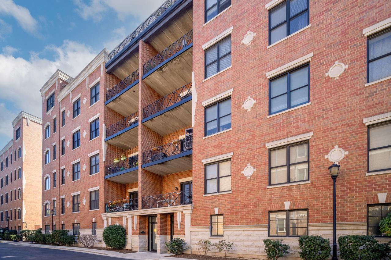 2801 N Oakley Ave. #202, Chicago, IL 60618