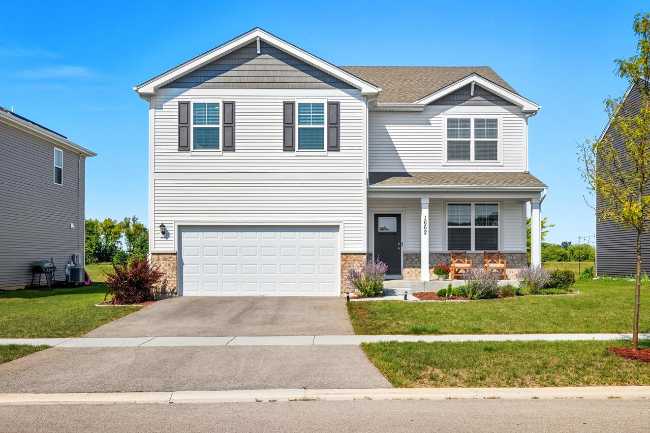 1662 Hollow Tree Ln., Pingree Grove, IL 60140