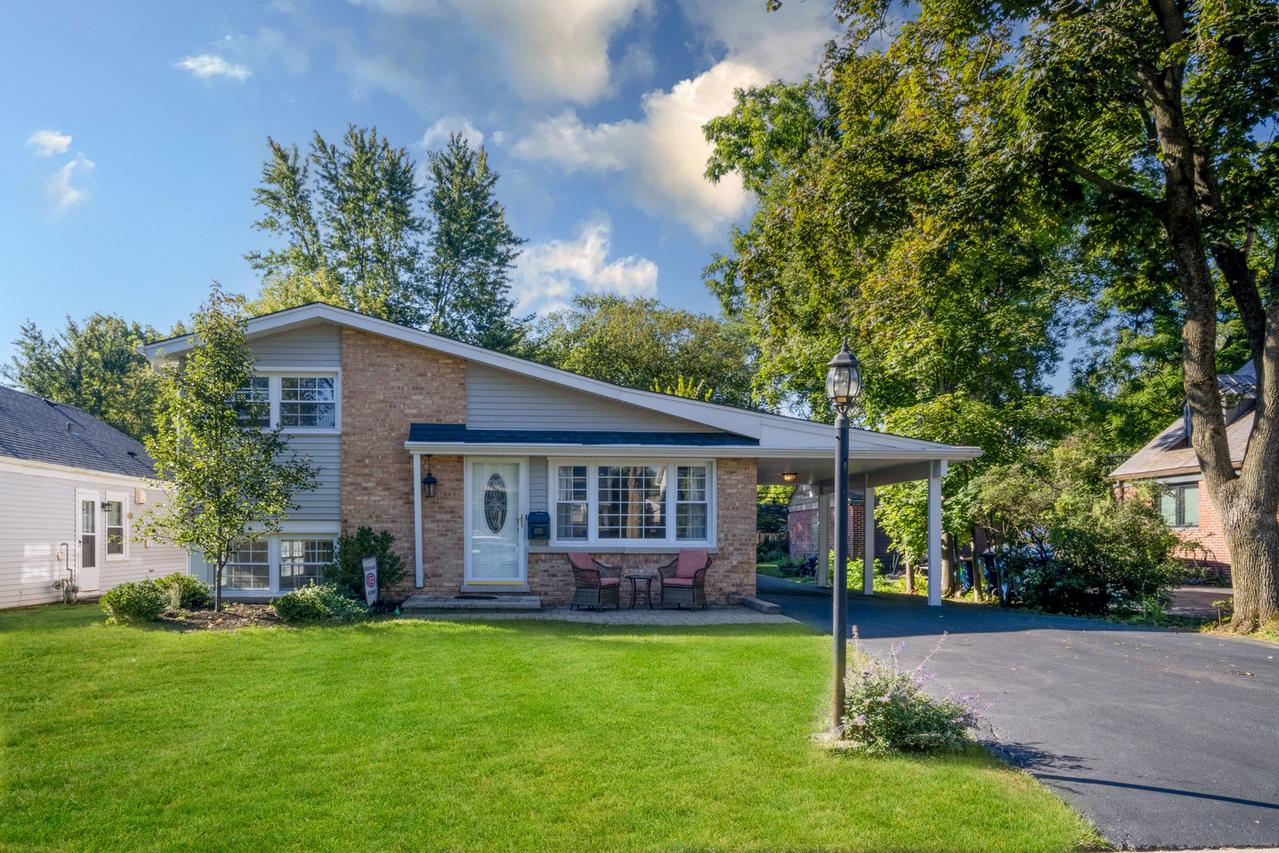 1721 Elm Ave., Northbrook, IL 60062