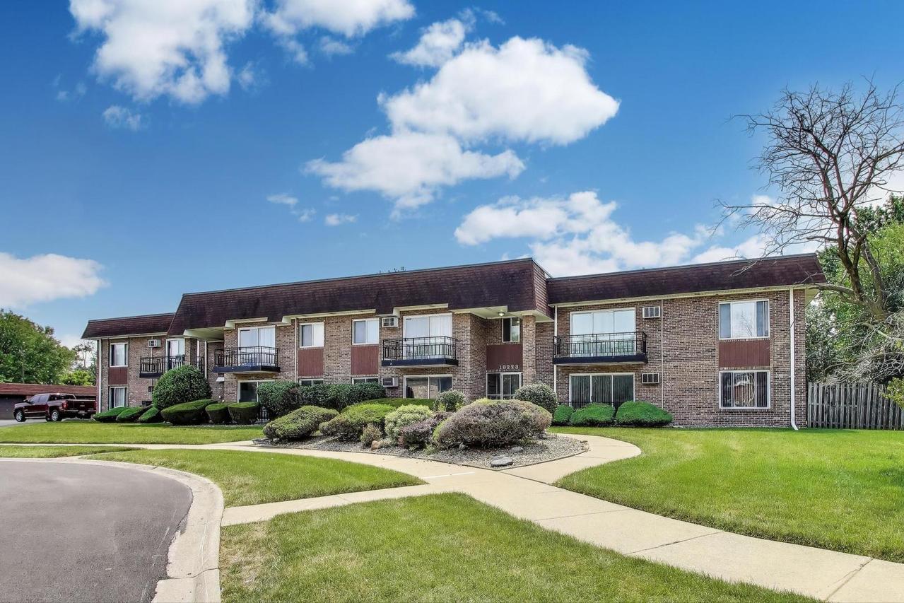 18223 Hart Dr. #3a, Homewood, IL 60430