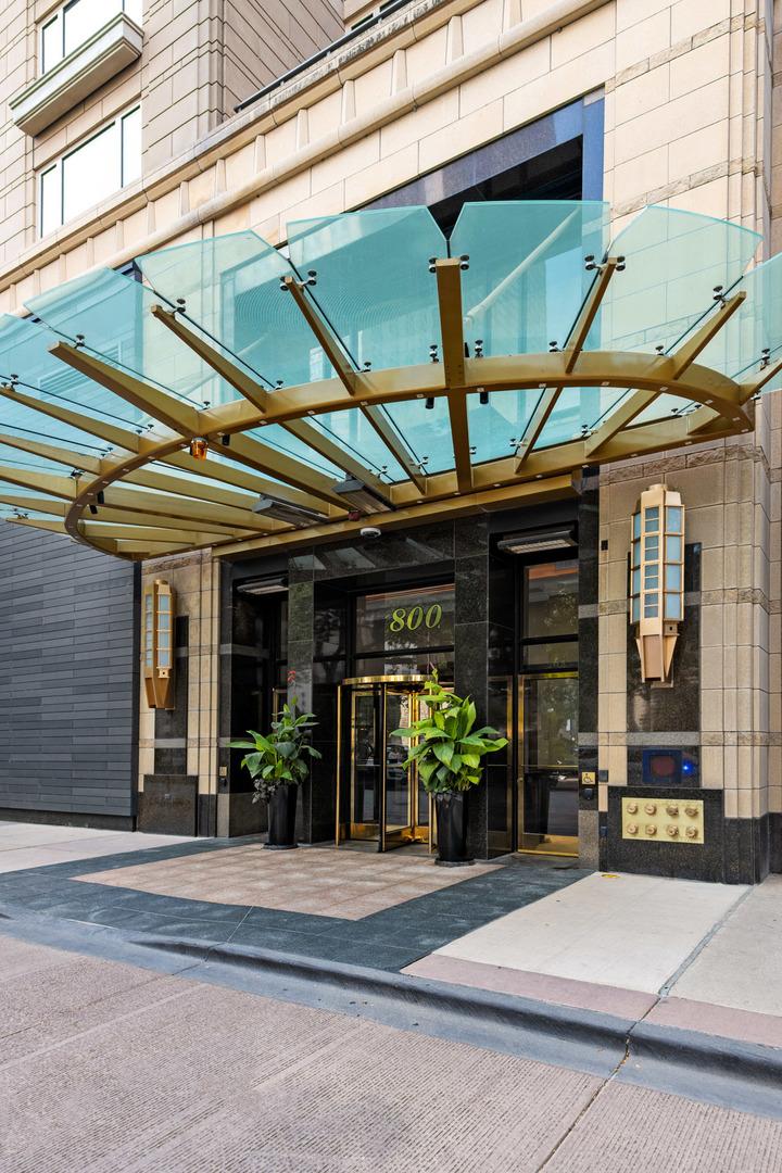 800 N Michigan Ave. #PH64, Chicago, IL 60611