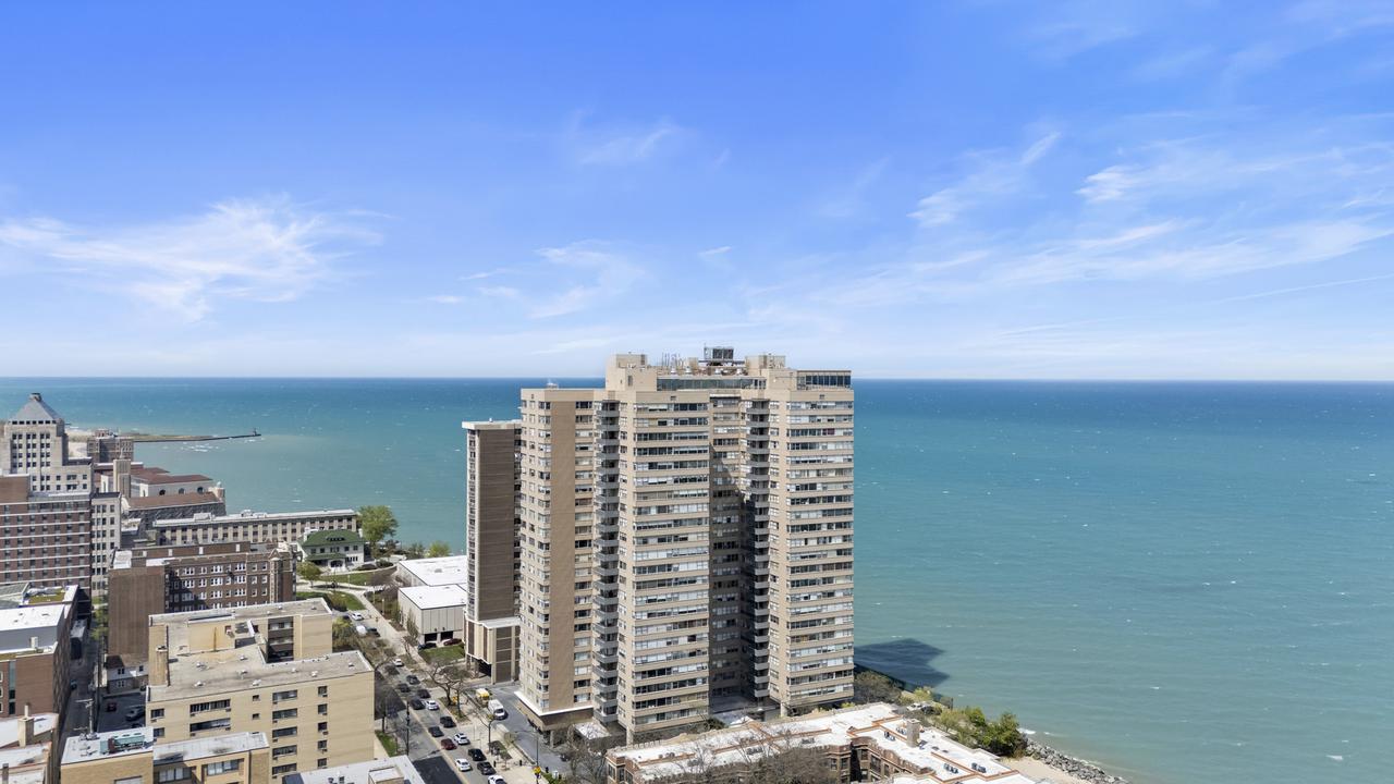 6301 N Sheridan Rd. #11A, Chicago, IL 60660