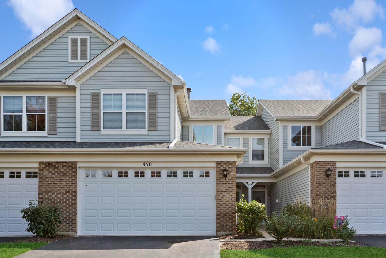 450 Majestic Ln., Oswego, IL 60543