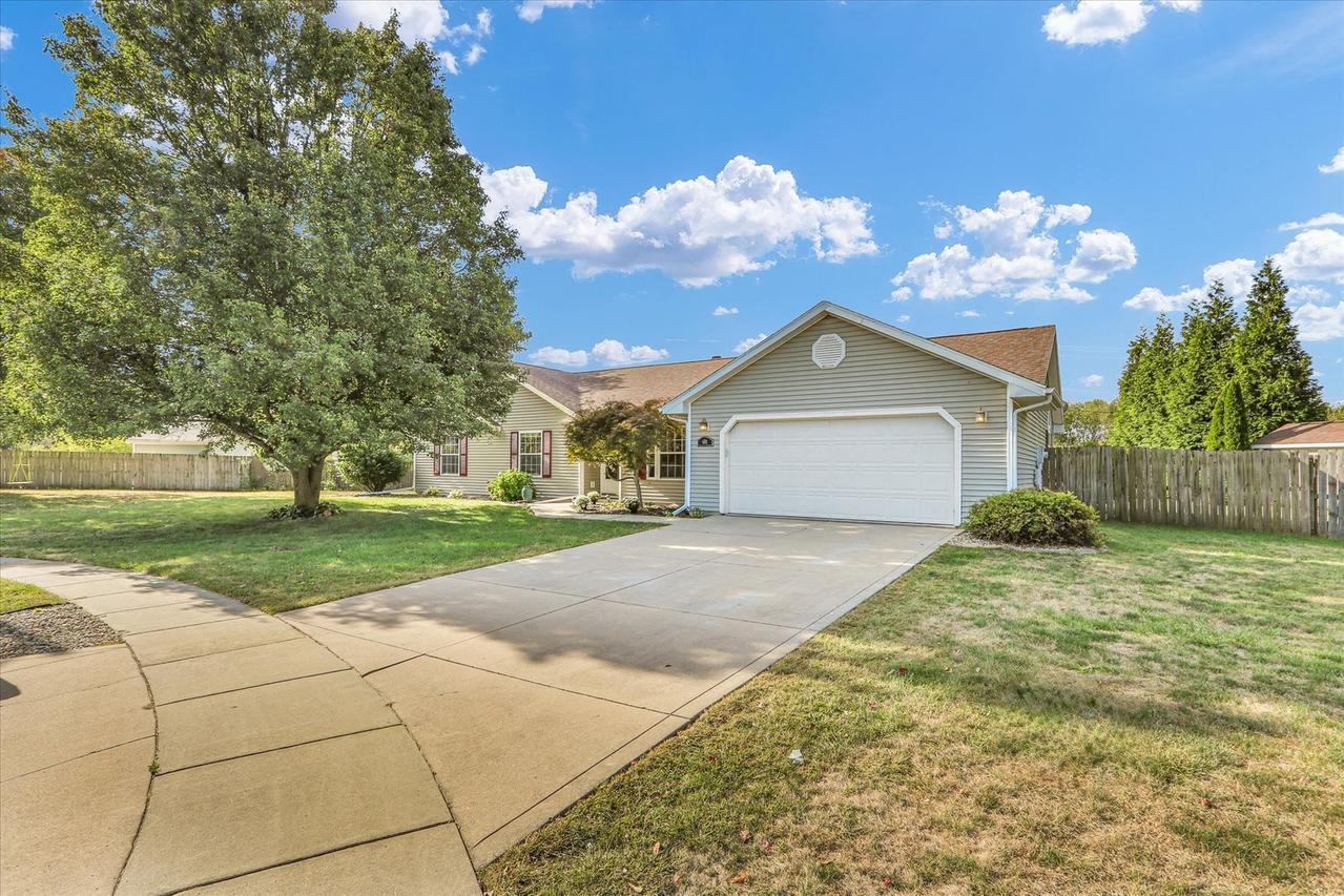 401 Winston Ct., St. Joseph, IL 61873