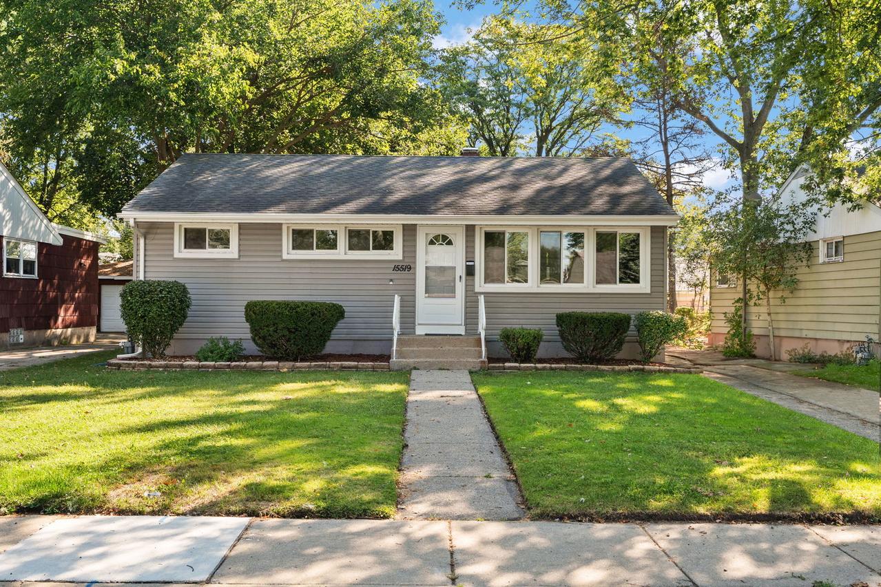 15519 Elm St., South Holland, IL 60473