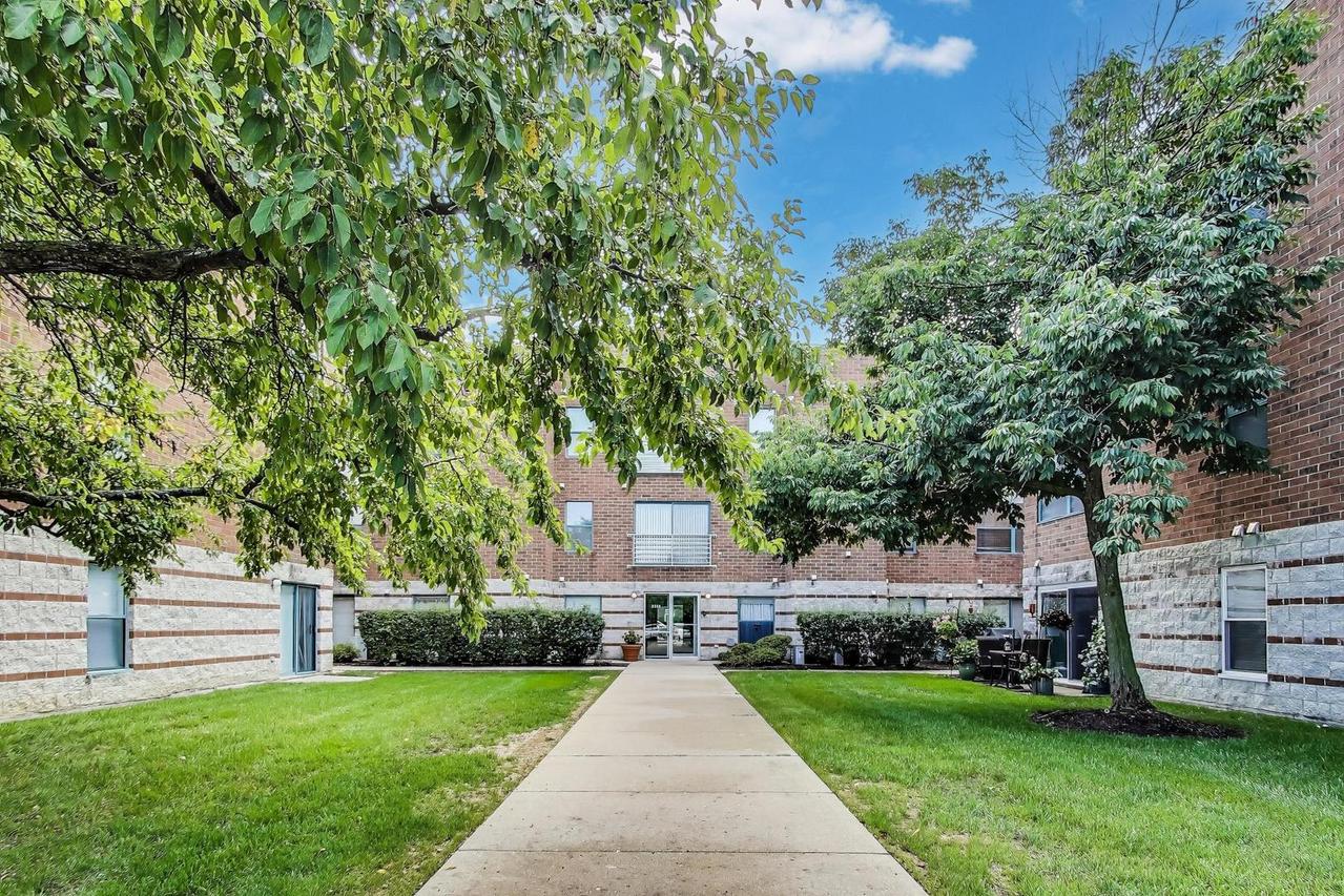 3255 Kirchoff Rd. #207, Rolling Meadows, IL 60008