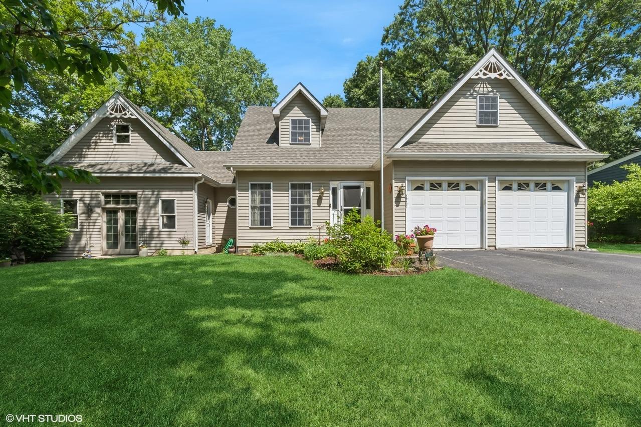 36497 N Hawthorne Ln., Ingleside, IL 60041
