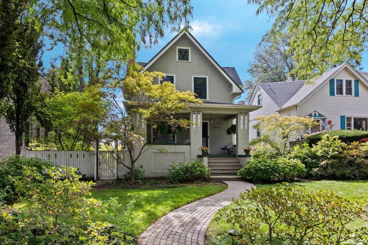 2019 W Greenleaf Ave., Chicago, IL 60645