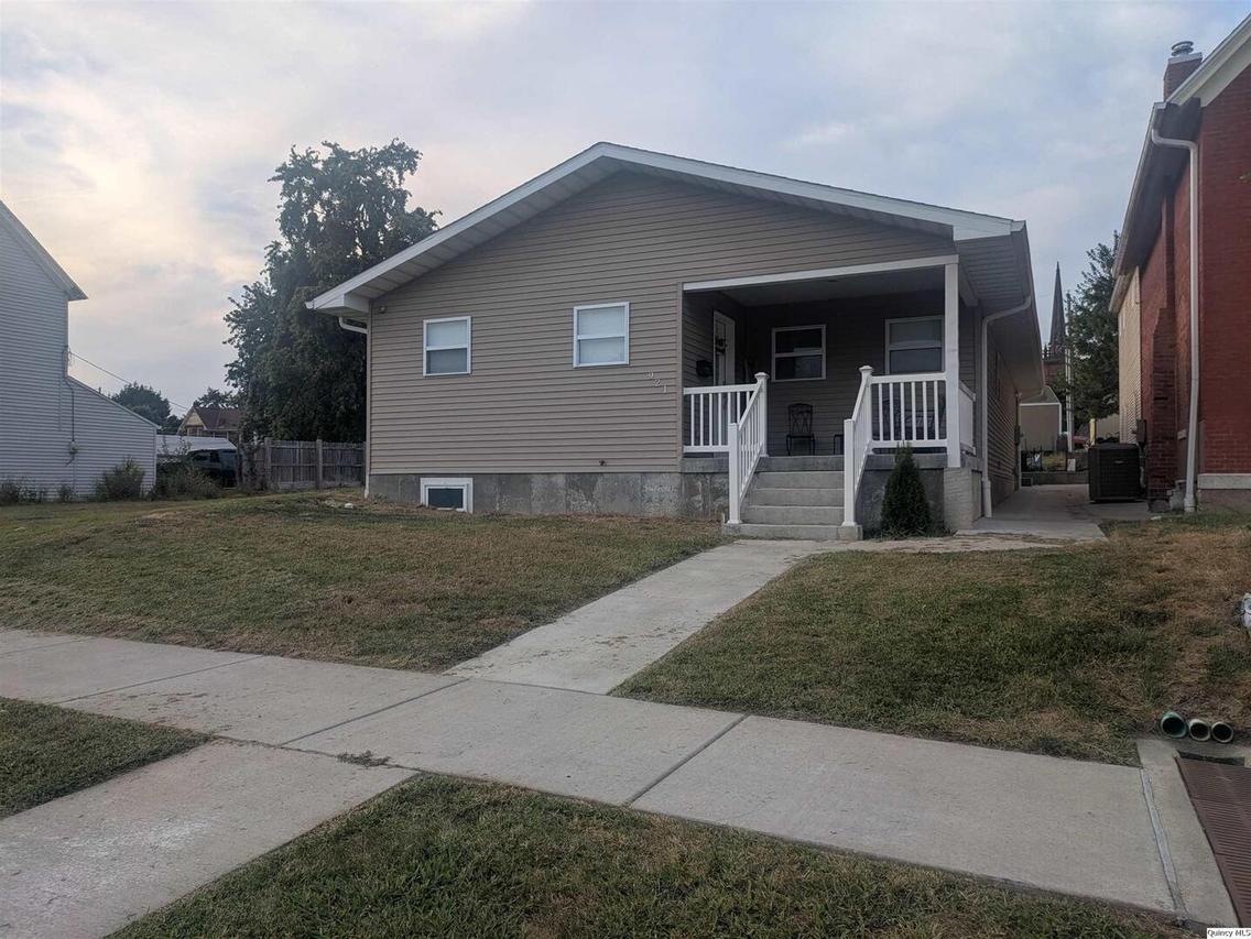 921 Adams, Quincy, IL 62301