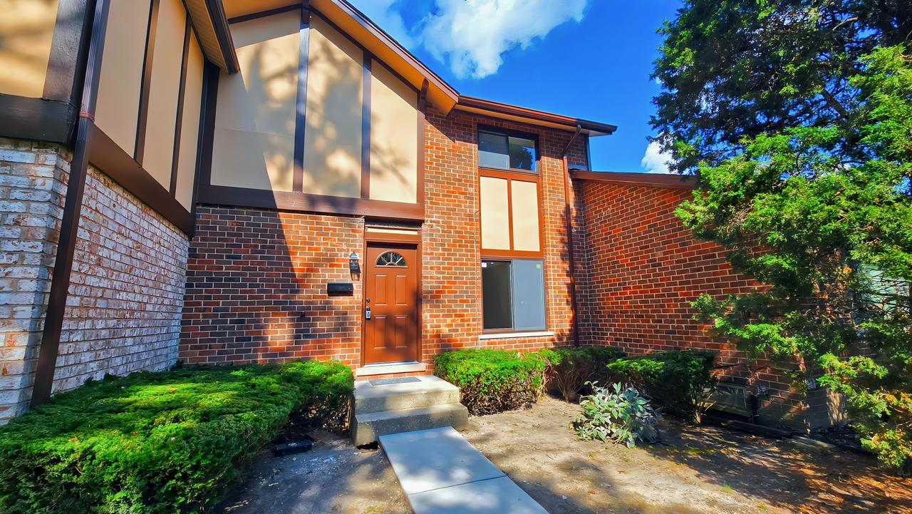 18W152 16th St., Villa Park, IL 60181