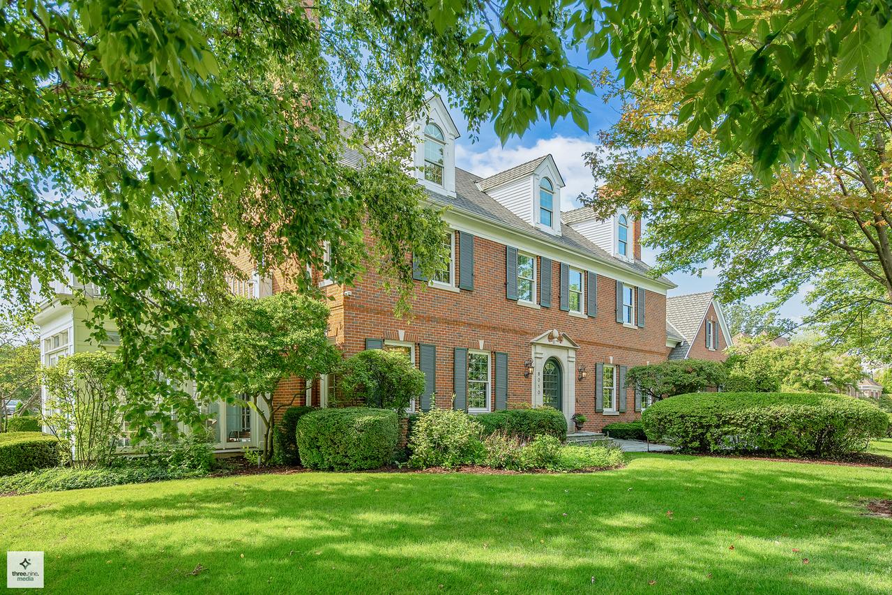 8010 Greenbriar Ct., Burr Ridge, IL 60527