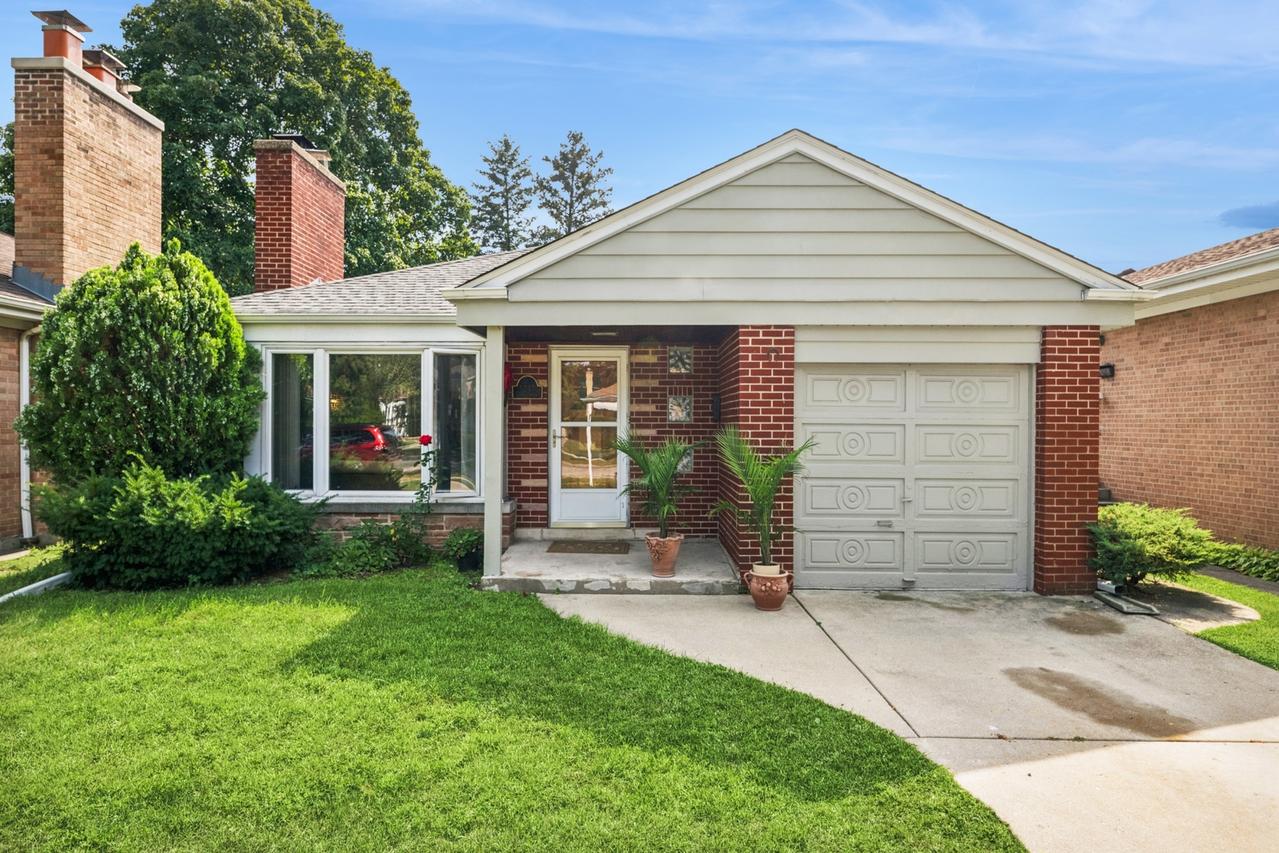 5247 Suffield Ct., Skokie, IL 60077