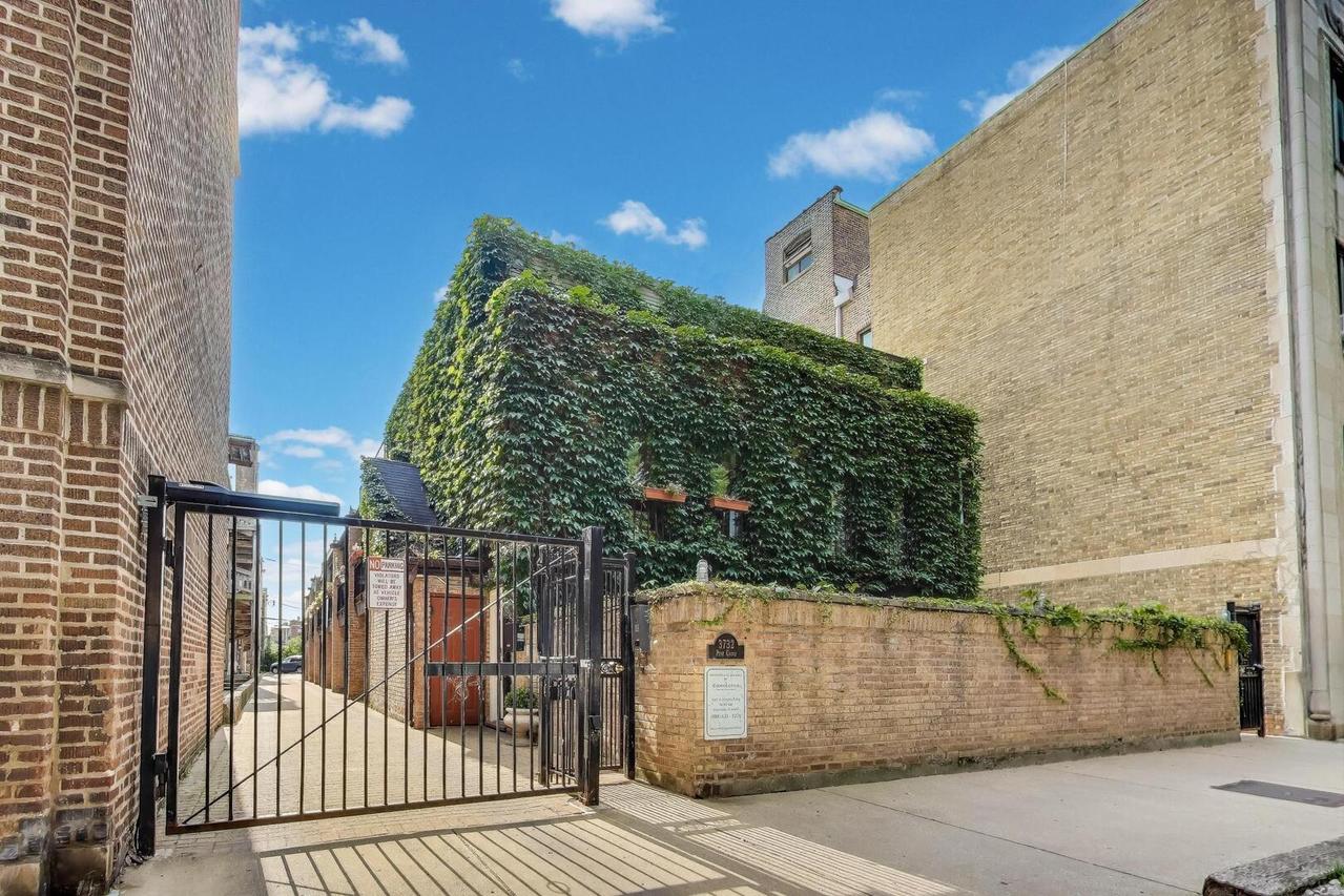 3732 N Pine Grove Ave. #2A, Chicago, IL 60613