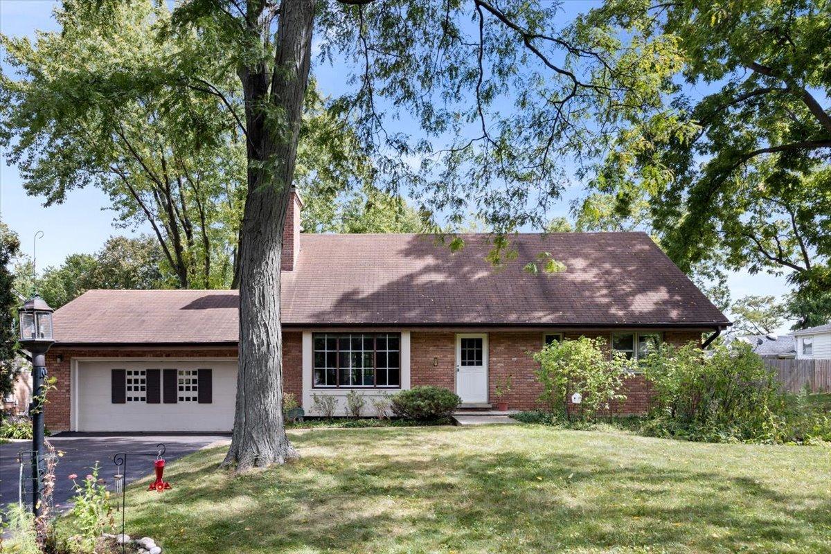 117 Beverly Rd., Barrington, IL 60010