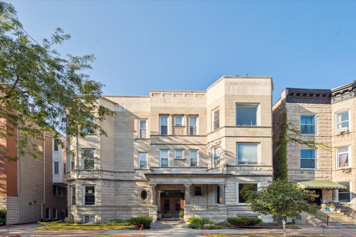 626 W Buckingham Pl. #2W, Chicago, IL 60657