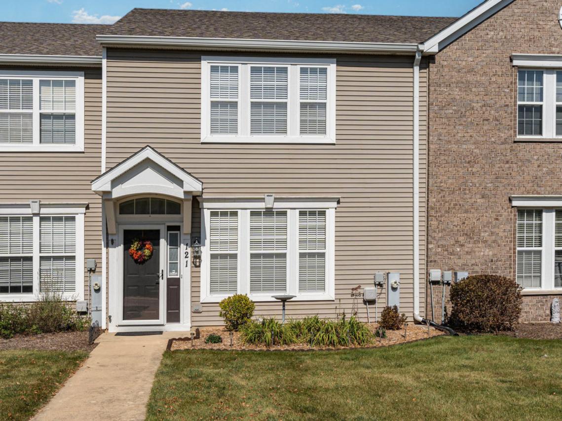 121 Springbrook Tr., Oswego, IL 60543