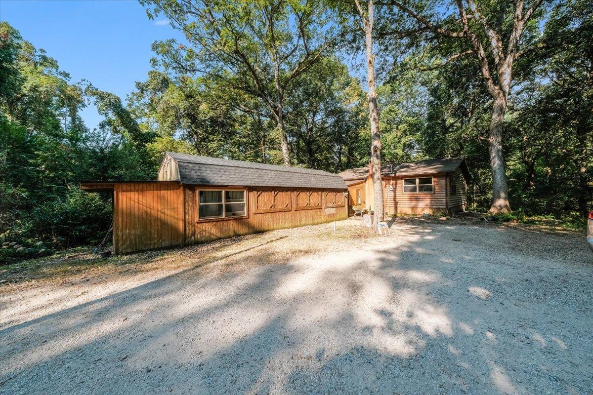 564C County Road 2400 Rd., Dewey, IL 61840