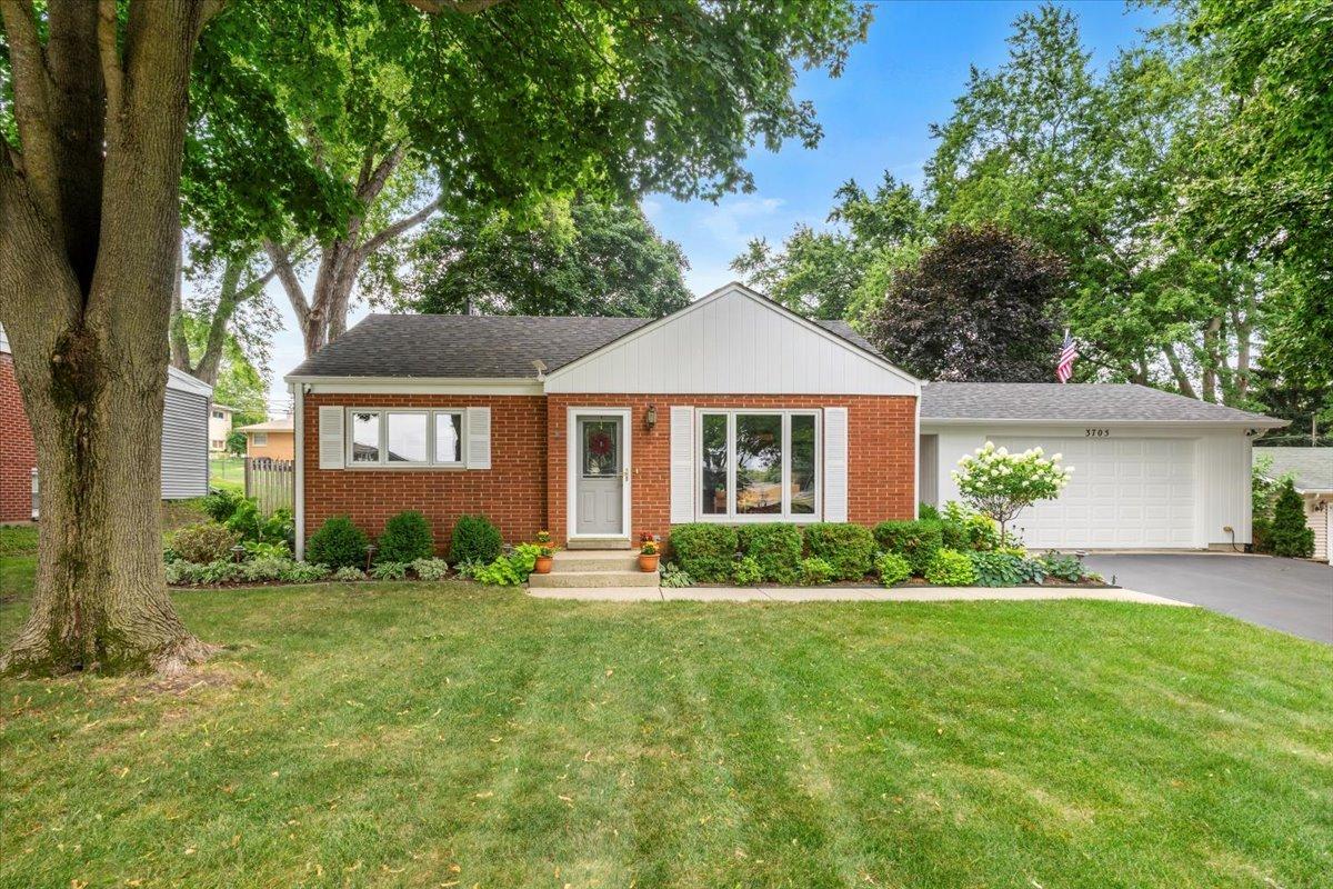 3705 W Anne St., Mchenry, IL 60050