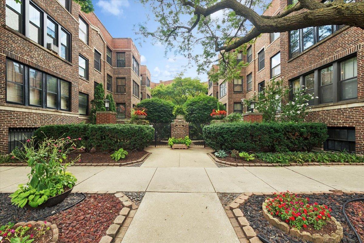 745 W Brompton Ave. #2, Chicago, IL 60657