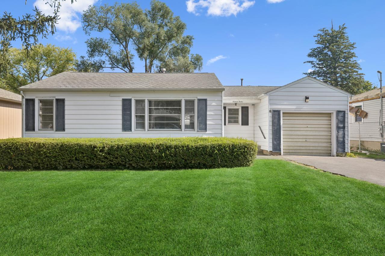 1612 Knoll Ave., Mchenry, IL 60050